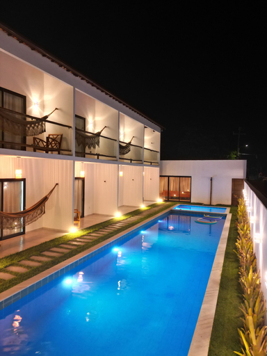 Yahweh Hotel, Touros