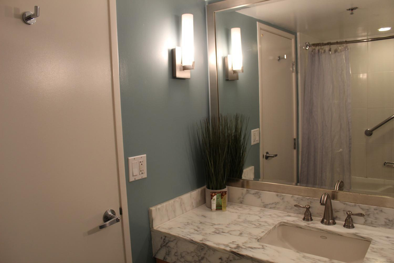 Bathroom 4, LSI Resorts at Ala Moana, Honolulu