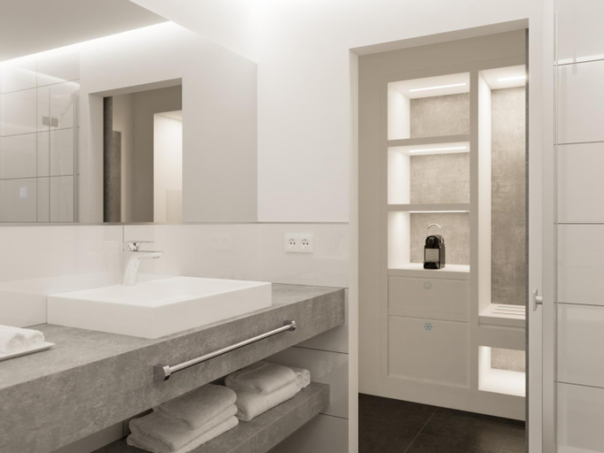 Bathroom 5, smartel at The Unbrexit, Borken