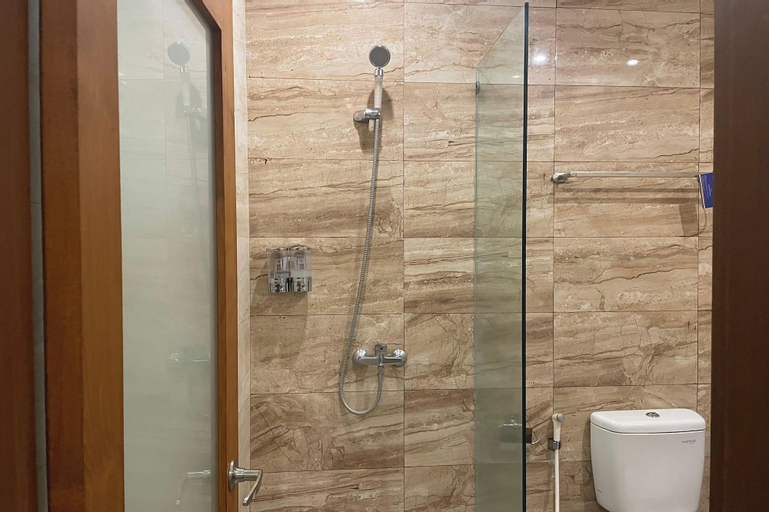 Bathroom 10