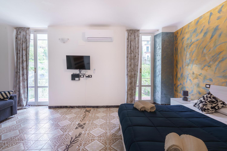 Others 3, Willy's apartment, La Spezia