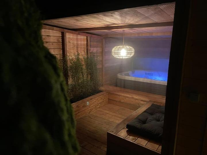 Others 2, Cabane bien belge avec cinema et jacuzzi, Brabant Wallon