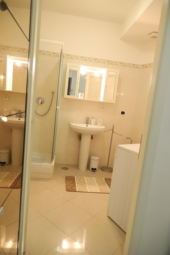 Bathroom 13