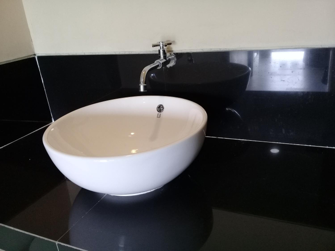 Bathroom 23