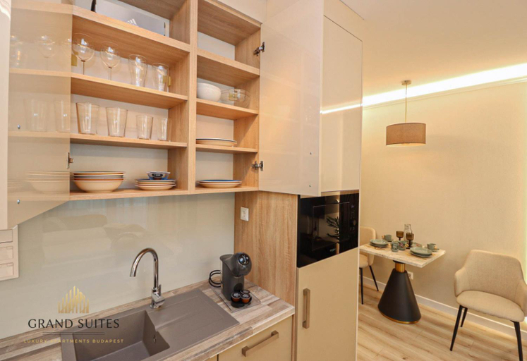 Others 3, Grand Suites Promenade, Budapesti