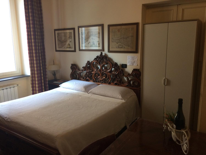 Others 4, Bed&Breakfast Edel, Genova