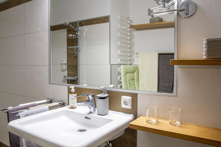 Bathroom 2, Gastehaus "In da Wiesn", Rohrbach im Mühlkreis