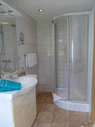 Bathroom 2, „Frische Quelle“ Jonsdorf, Görlitz