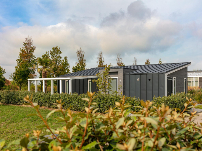 Others 3, Holiday Home in Zeeland With Streamside Terrace, Kapelle