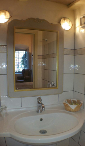 Bathroom 1, Economou Mansion, Attica