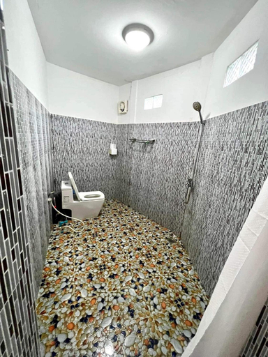 Bathroom 3, M'pay Bay Guesthouse, Sihanoukville