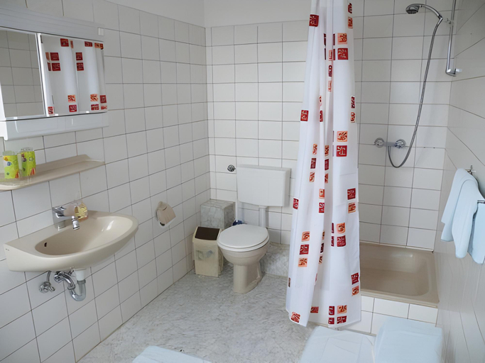 Bathroom 3, Landgasthof Hotel Zum Norden, Schleswig-Flensburg