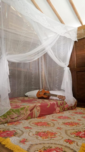 Bedroom 2, VH Surf Camp, Pacitan
