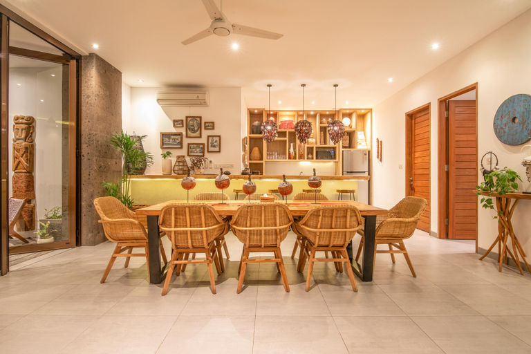 5, Incredible 4BR Villa 5 mins walk to the beach, Badung