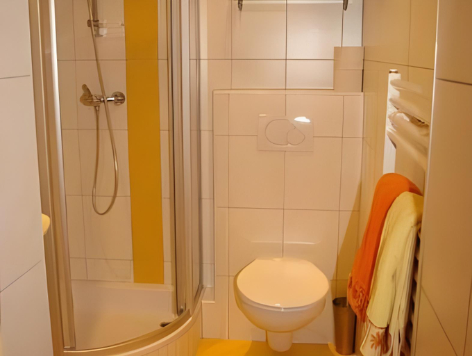 Bathroom 2, Thalerhof, Imst