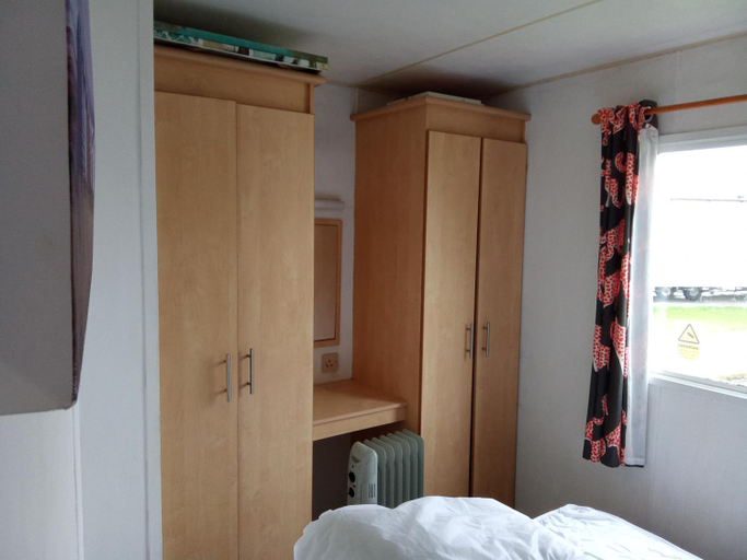 Bedroom 2, Arizona Caravan, East Sussex