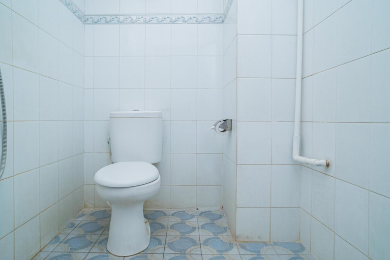 Bathroom 14