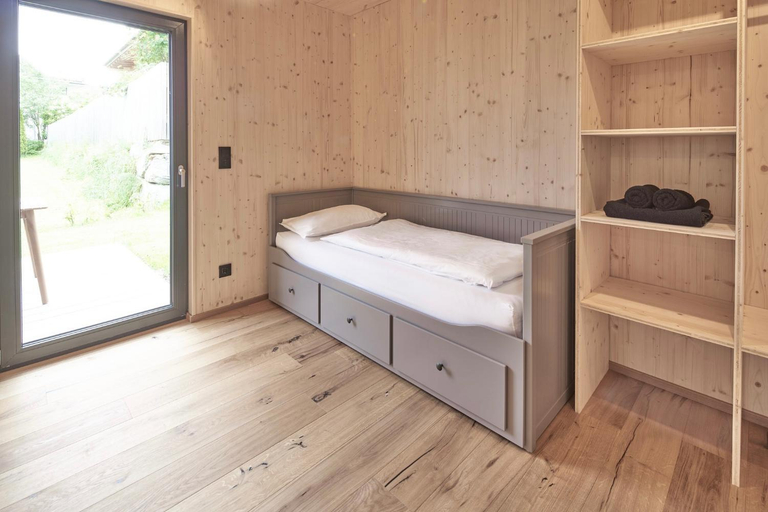 Bedroom 2, Black Forest Lodges - gehobene Ferienwohnungen mit Privatsaunas, Innsbruck Land