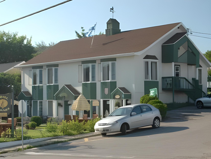 Exterior & Views