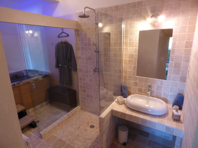 Bathroom 5, Chateau Nestuby, Var
