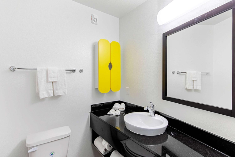Bathroom 5, Studio 6 Austin, TX - Airport, Travis