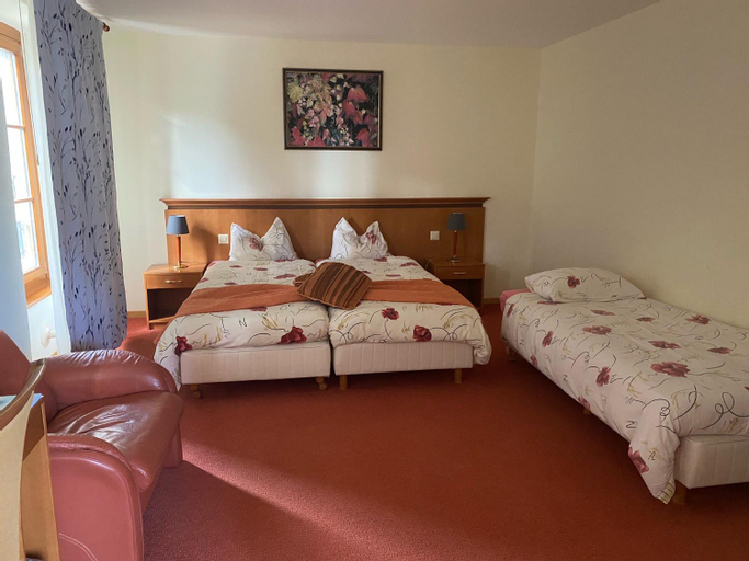 Bedroom 2, Auberge de Gilly SA, Nyon
