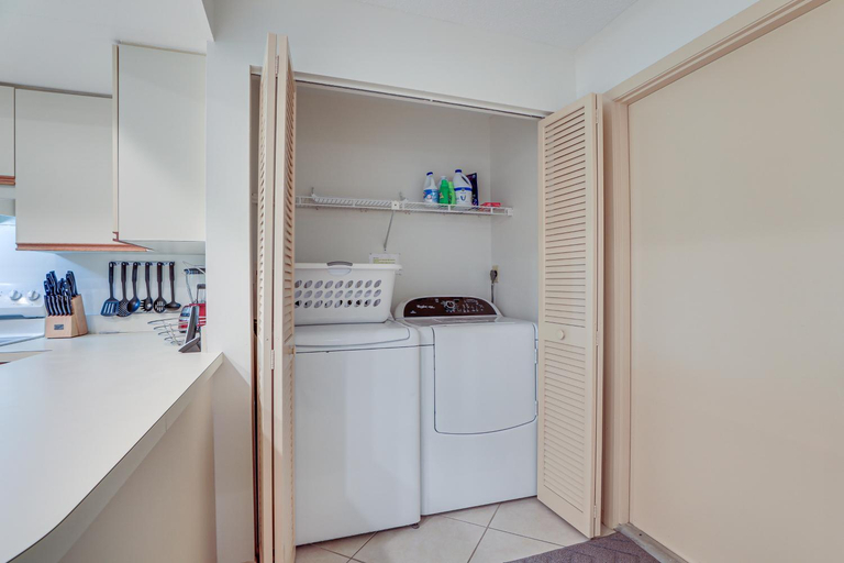 Others 3, Lanai + Community Pool Access: Sarasota Oasis!, Sarasota