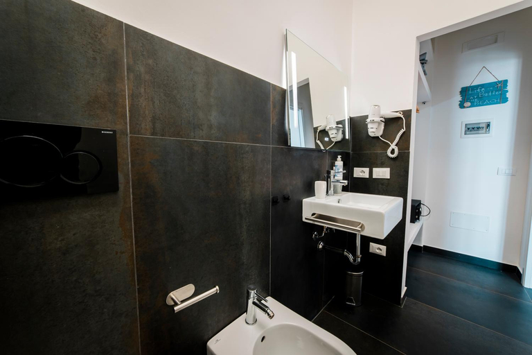 Bathroom 3, Sunset Wave - STAGNONE KITESURF VILLAGE, Trapani