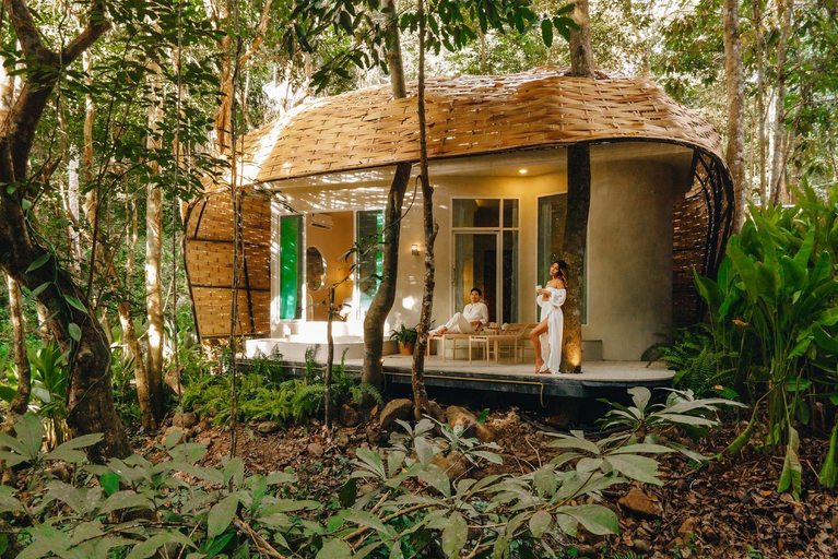 Exterior 3
