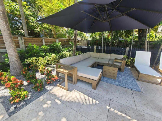 Others 3, Two Duval Street Suites w pool, Monroe