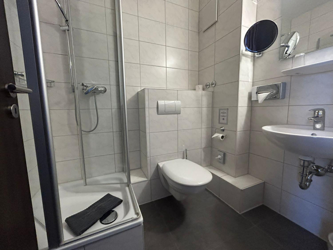 Bathroom, Hotel Fackelmann, Nürnberg