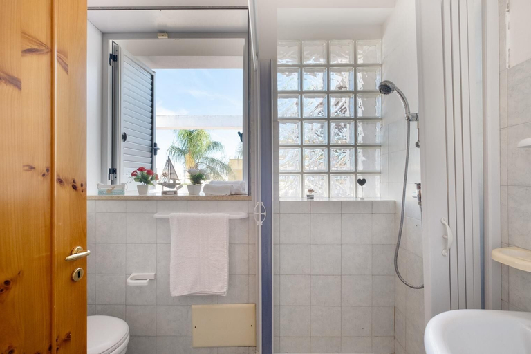 Bathroom 4, Villetta The Panoramic Rooftop Wi-fi, Lecce