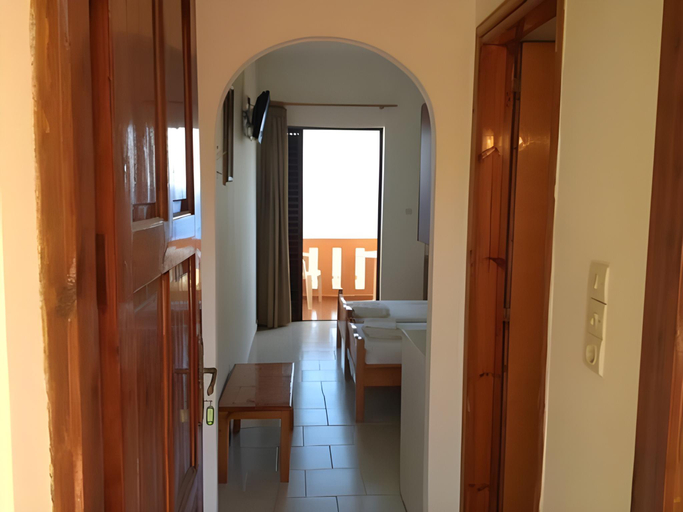 Others 5, Zefyros Studios, Crete