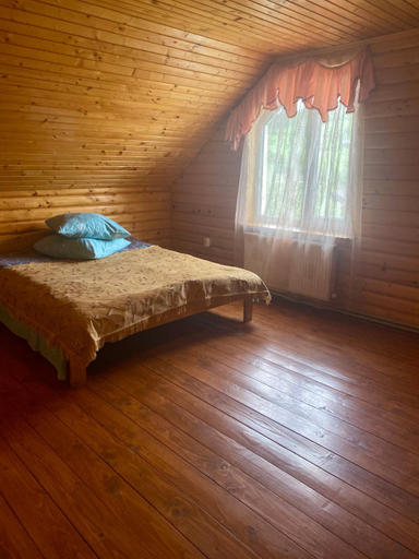 Bedroom 3, Medova Hata, Skolivs'kyi