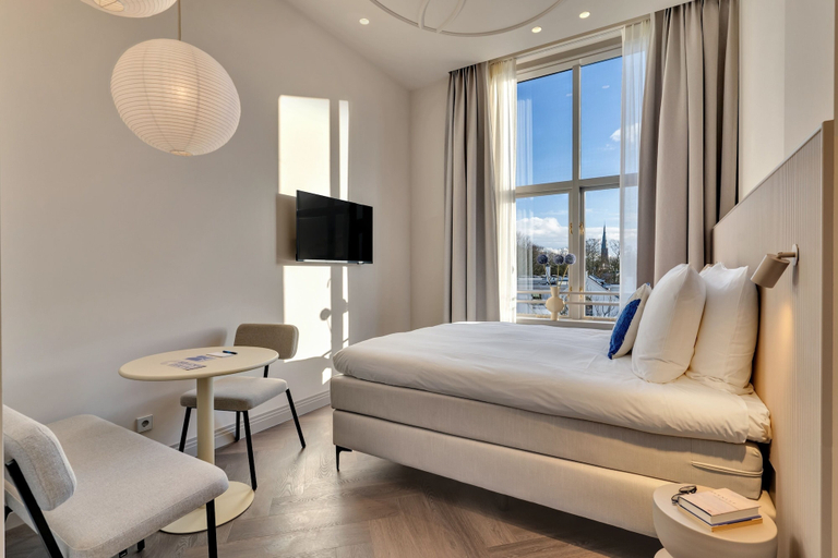 Bedroom 2, Hotel Kobalt, The Hague