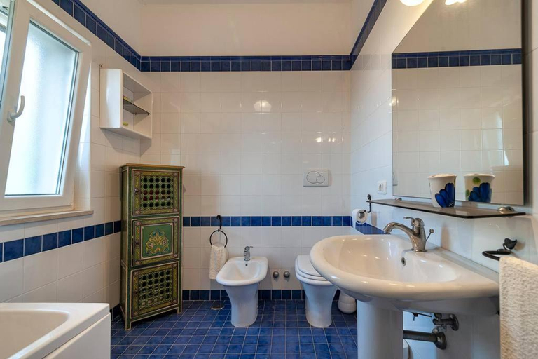Bathroom 4, Villa Pollio, Brindisi