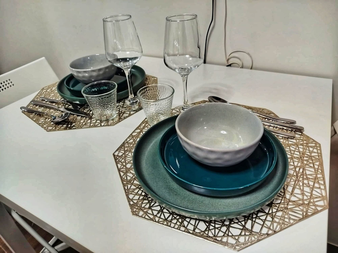 Food & Drinks 5, CitySkyline View 53F-Air Residences, Makati City