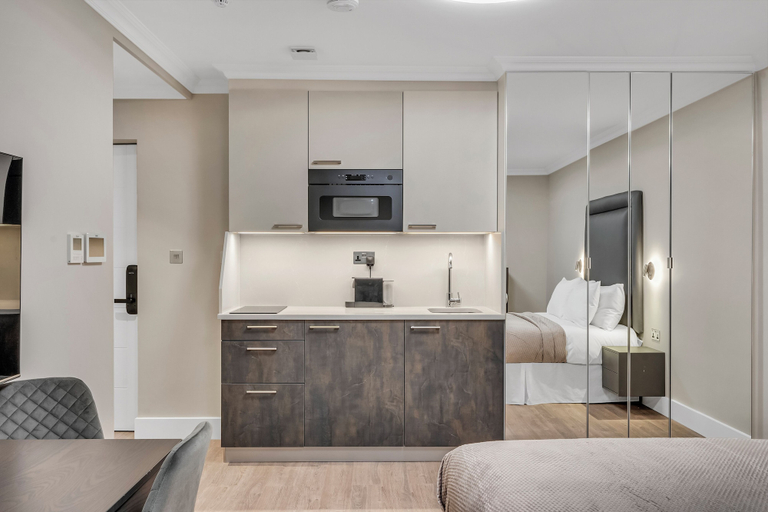 Others 4, Cleveland Residences Bloomsbury, London