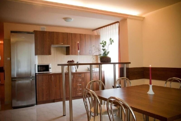 Others 4, Pokoje Gościnne Warneńczyka 85A, Rzeszów City