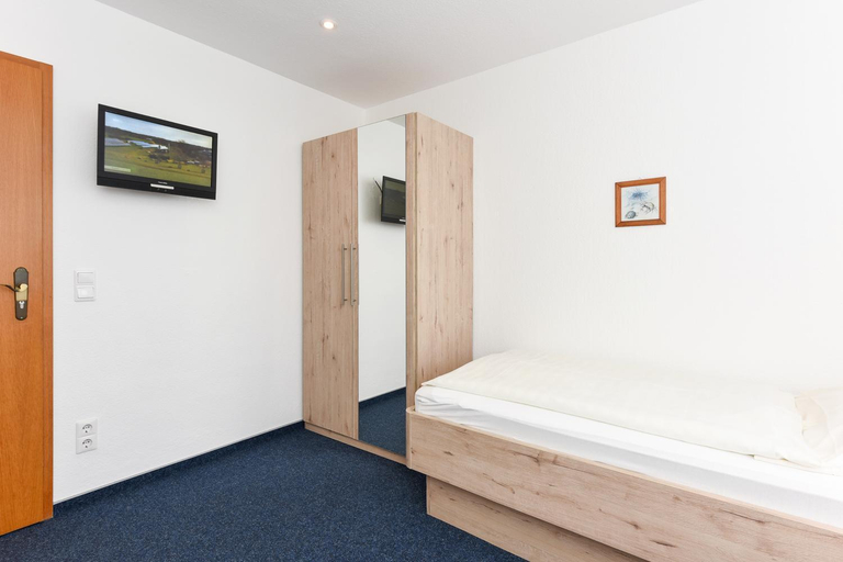 Bedroom 2, Hotel-Pension Marlies, Wittmund