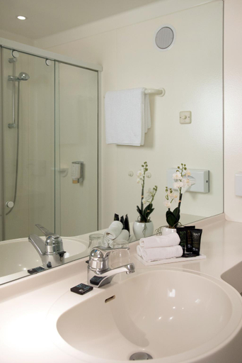 Bathroom 15