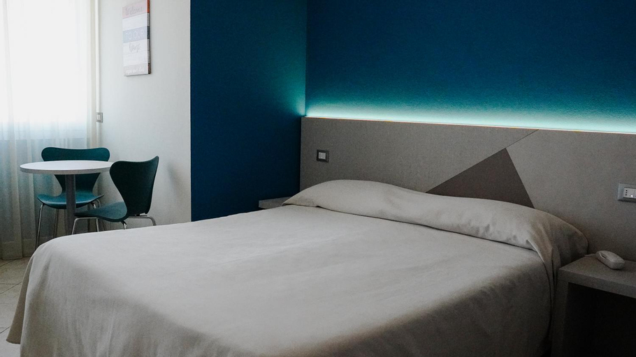 Bedroom 3, Hotel Kaly, Imperia