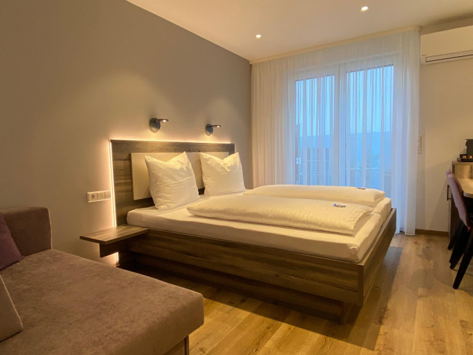 Bedroom 3, Hotel Kosel garni UG, Ortenaukreis