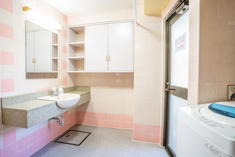 Bathroom 3, Smile Heights, Naha