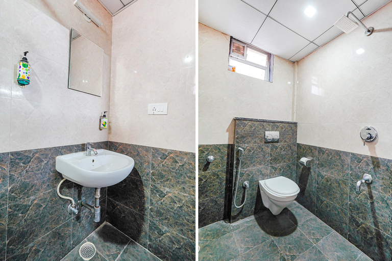 Bathroom 4, Via Emirates Inn, Bangalore