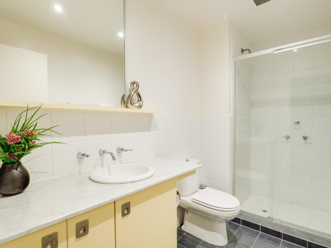 Bathroom 2, Waterfront (Yarra St) by Gold Star Stays, Geelong