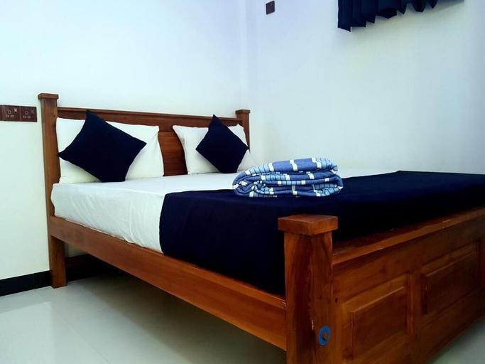 Bedroom 5, Hotel New Natraj, Trincomalee Town and Gravets