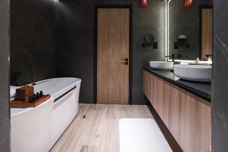 Bathroom 4, The OQ, Lusail