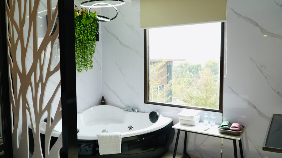 Bathroom 24