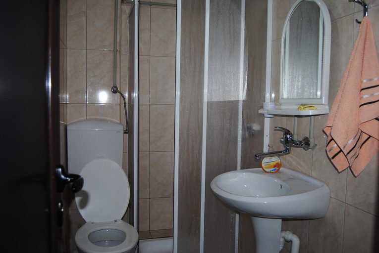 Others 3, Joleski Accommodation